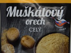 Muškátový orech celý